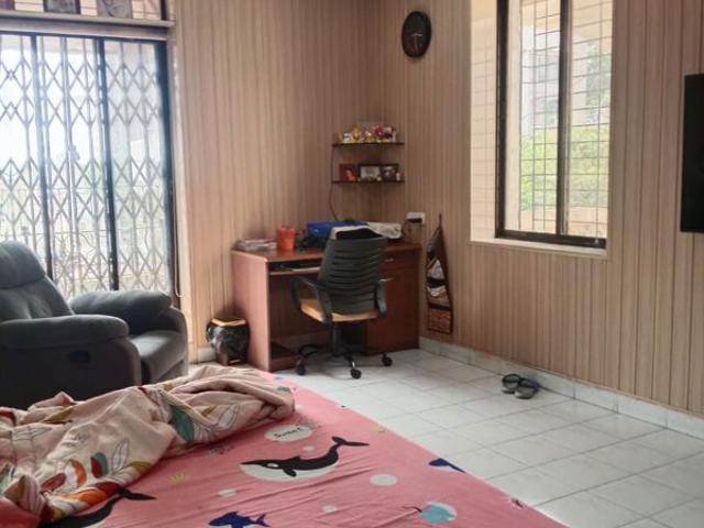 Resale | 2.5 BHK + Servant Room 2200 Sq.Ft. Apartment in Kemps Corner