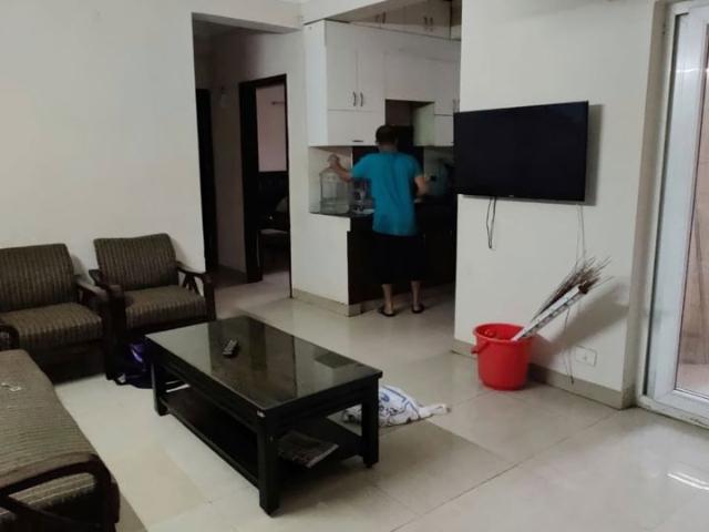 Resale | 2.5 BHK + Store Room 1045 Sq.Ft. Apartment in Paramount Floraville