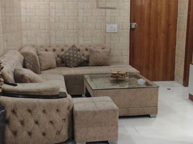 Resale | 2.5 BHK + Store Room 1170 Sq.Ft. Apartment in M R Platinum 321