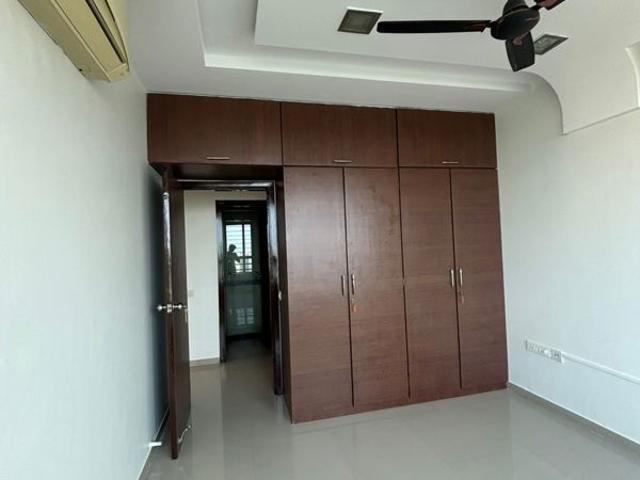 Resale | 2.5 BHK + Store Room 1285 Sq.Ft. Apartment in Oberoi Realty Woods