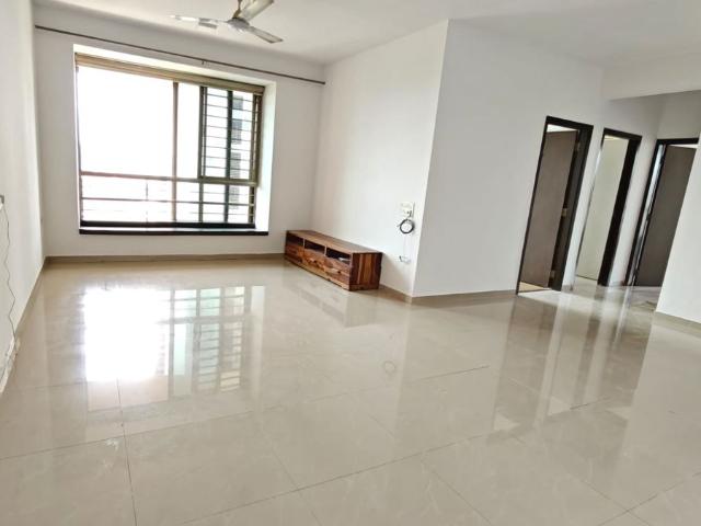 Resale | 2.5 BHK + Store Room 868 Sq.Ft. Apartment in Oberoi Realty Woods