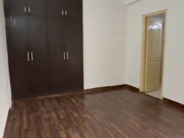 Resale | 2.5 BHK + Study Room 1425 Sq.Ft. Apartment in Paramount Symphony