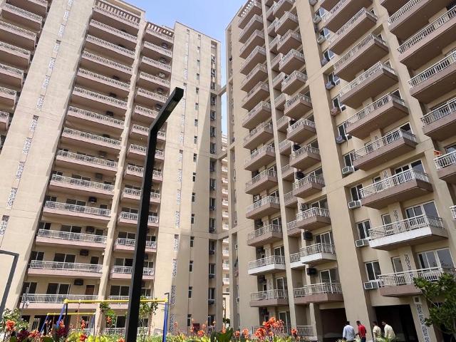 Resale | 2.5 BHK + Study Room 1425 Sq.Ft. Apartment in Silverglades The Melia