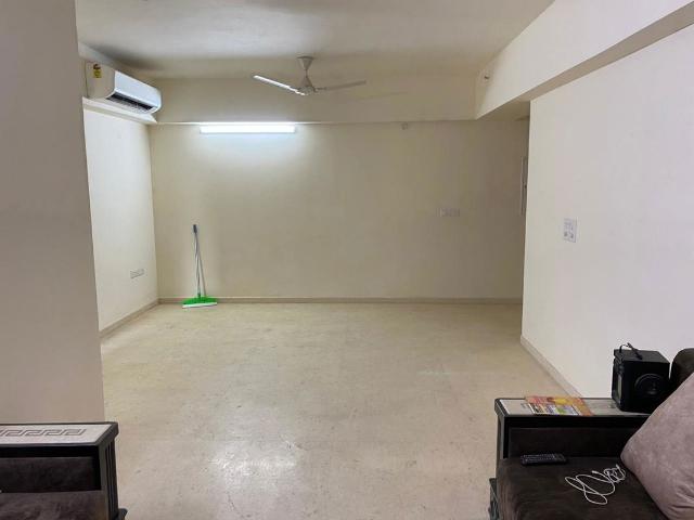 Resale | 2.5 BHK + Study Room 1480 Sq.Ft. Apartment in Microtek Greenburg