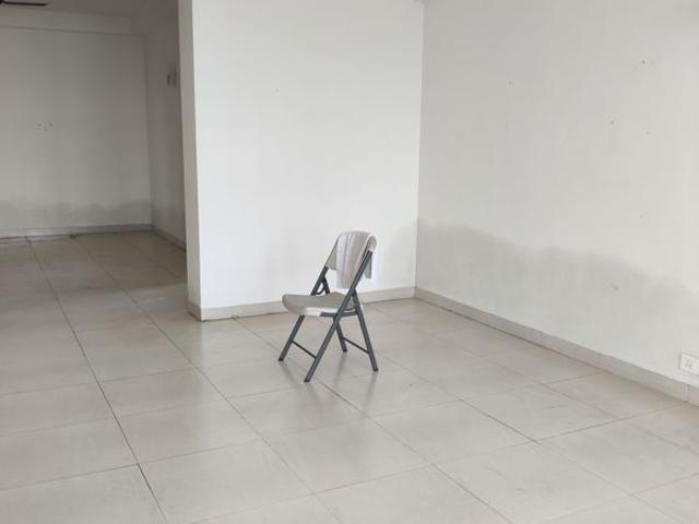 Resale | 2.5 BHK + Study Room 1481 Sq.Ft. Apartment in Indiabulls Centrum Park