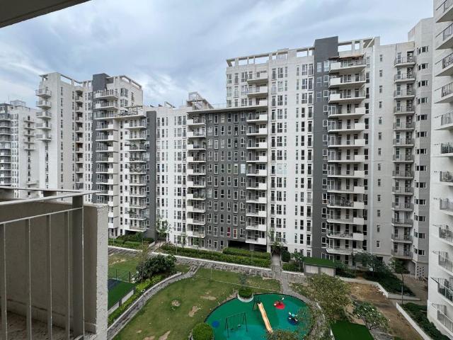 Resale | 2.5 BHK + Study Room 1542 Sq.Ft. Apartment in Ireo The Corridors