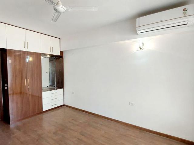 Resale | 2.5 BHK + Study Room 1578 Sq.Ft. Apartment in Imperia Esfera