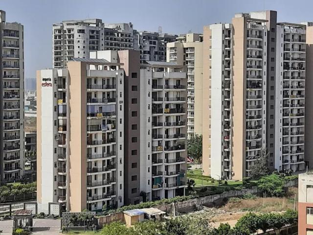 Resale | 2.5 BHK + Study Room 1578 Sq.Ft. Apartment in Imperia Esfera