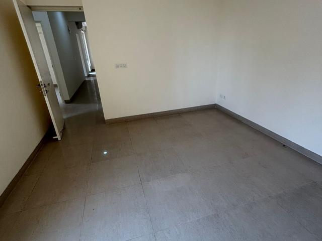 Resale | 2.5 BHK + Study Room 1020 Sq.Ft. Apartment in Emaar Emerald Estate