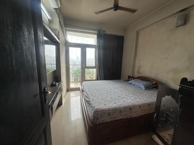 Resale | 2.5 BHK + Study Room 1075 Sq.Ft. Apartment in Amrapali Zodiac