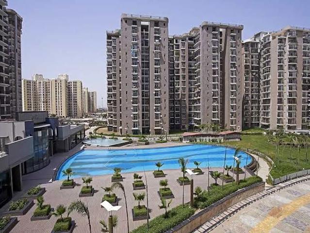 Resale | 2.5 BHK + Study Room 1075 Sq.Ft. Apartment in Amrapali Zodiac