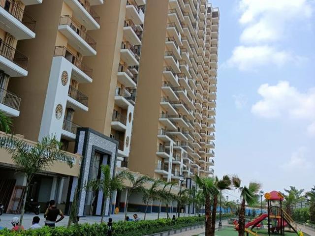 Resale | 2.5 BHK + Study Room 1140 Sq.Ft. Apartment in Gulmohur Garden
