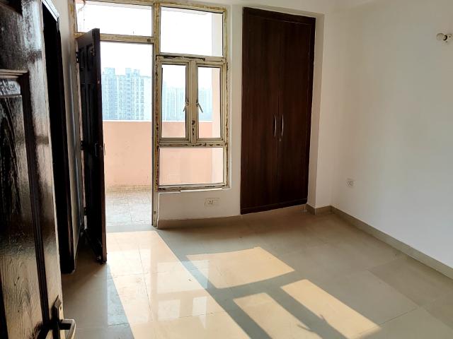 Resale | 2.5 BHK + Study Room 1150 Sq.Ft. Apartment in Supertech Cape Town