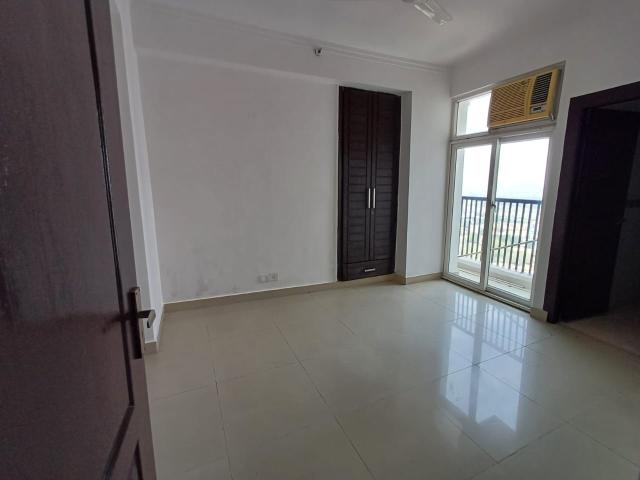 Resale | 2.5 BHK + Study Room 1180 Sq.Ft. Apartment in Amrapali Silicon City