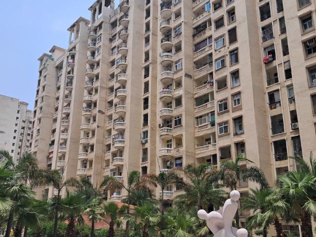 Resale | 2.5 BHK + Study Room 1180 Sq.Ft. Apartment in Amrapali Silicon City