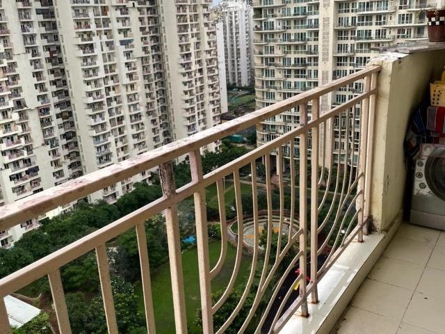 Resale | 2.5 BHK + Study Room 1250 Sq.Ft. Apartment in Mahagun Moderne