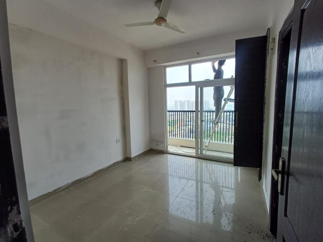Resale | 2.5 BHK + Study Room 1320 Sq.Ft. Apartment in Supertech Livingston