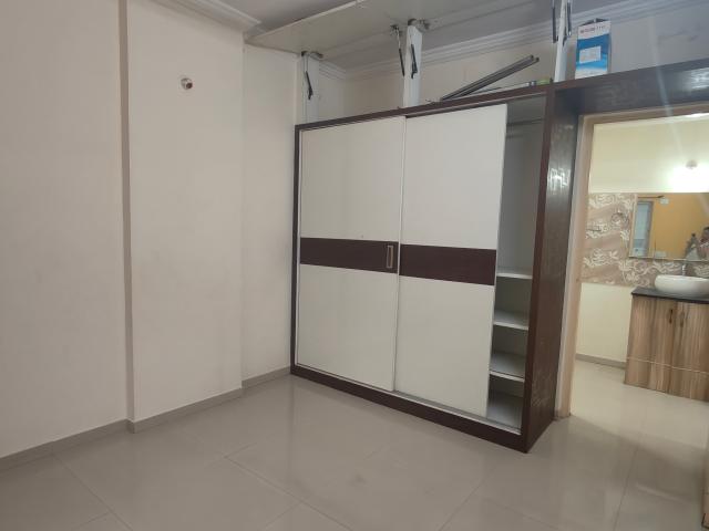 Resale | 2 BHK 1044 Sq.Ft. Apartment in Kunal Icon