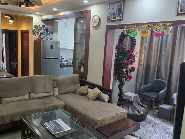 Resale | 2 BHK 1045 Sq.Ft. Apartment in Paramount Floraville