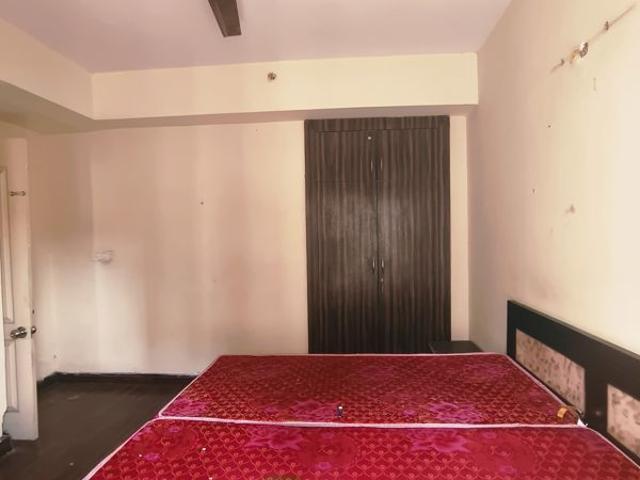 Resale | 2 BHK 1045 Sq.Ft. Apartment in Paras Tierea