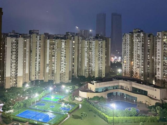 Resale | 2 BHK 1045 Sq.Ft. Apartment in Paras Tierea