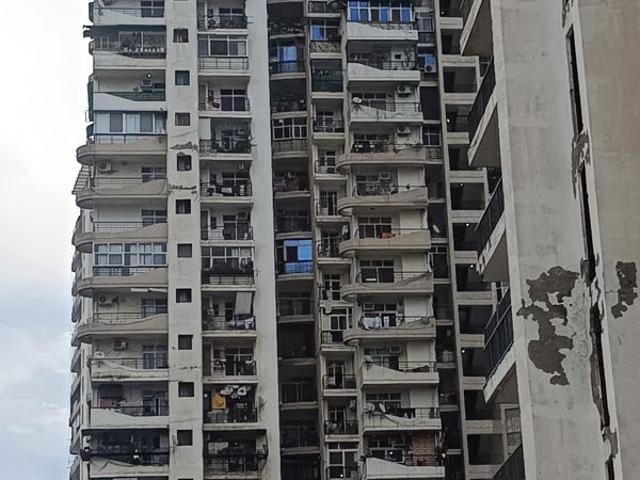 Resale | 2 BHK + 1050 Sq.Ft. Apartment in Ajnara Gen X