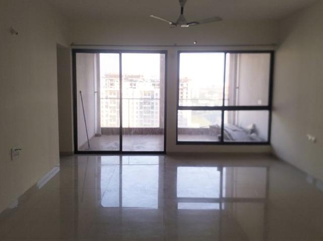 Resale | 2 BHK 1050 Sq.Ft. Apartment in Mantra Ira