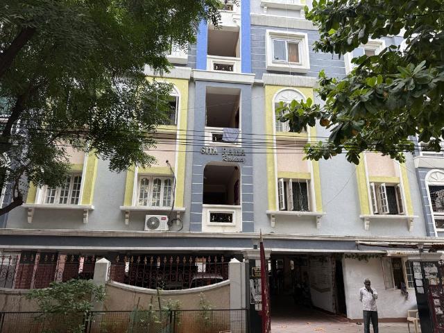 Resale | 2 BHK 1050 Sq.Ft. Apartment in Sainikpuri