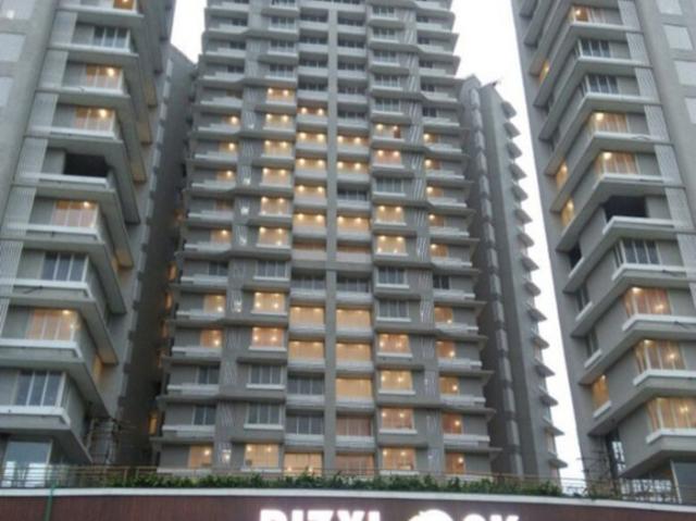 Resale | 2 BHK + 1050 Sq.Ft. Apartment in Rizvi Oak