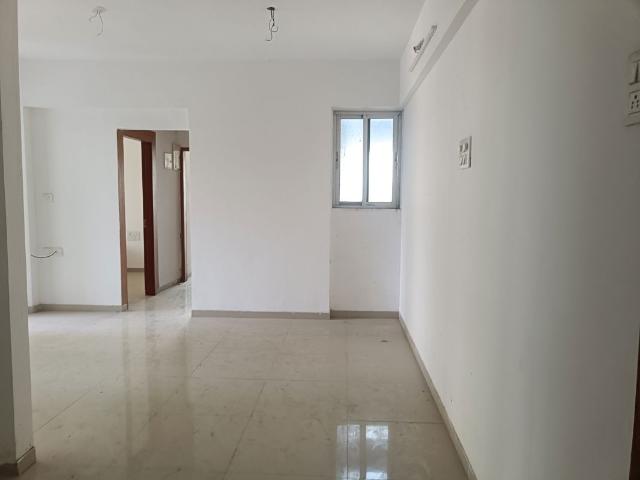 Resale | 2 BHK 1057 Sq.Ft. Apartment in Hiraco Eminence