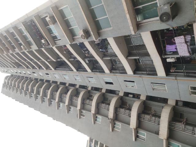 Resale | 2 BHK 1057 Sq.Ft. Apartment in Hiraco Eminence