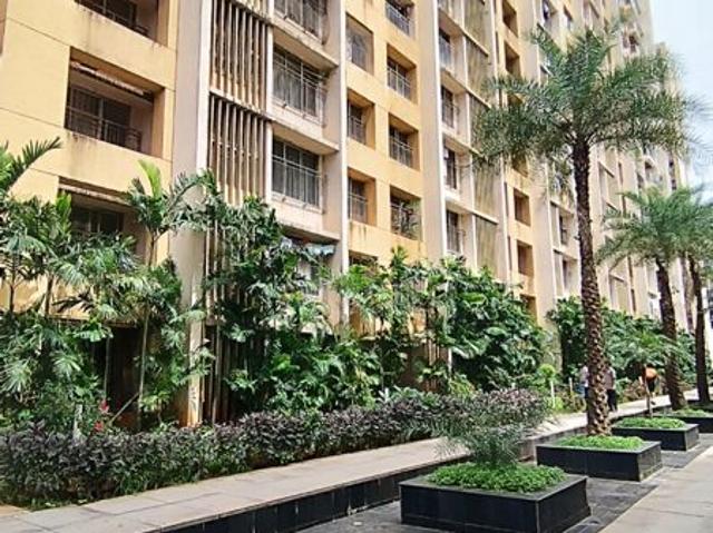 Resale | 2 BHK 1057 Sq.Ft. Apartment in Lodha Aqua