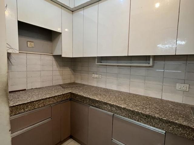 Resale | 2 BHK 1080 Sq.Ft. Apartment in Royce Sentosa Parc