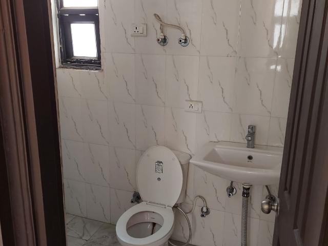 Resale | 2 BHK 1090 Sq.Ft. Apartment in Gulmohur Garden