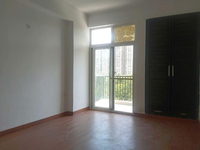 Resale | 2 BHK 1000 Sq.Ft. Apartment in Amrapali Platinum