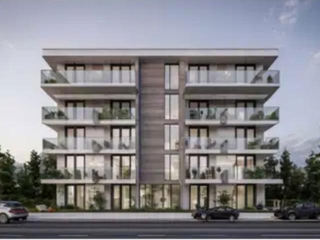 Resale | 2 BHK 1000 Sq.Ft. Apartment in Blue Mountain Towers