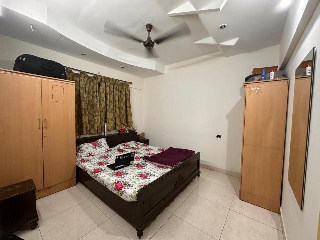 Resale | 2 BHK 1000 Sq.Ft. Apartment in Magarpatta City Cosmos