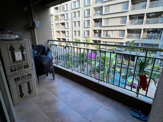Resale | 2 BHK 1000 Sq.Ft. Apartment in Mantra 29 Gold Coast