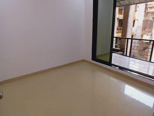 Resale | 2 BHK 1000 Sq.Ft. Apartment in Safal Complex