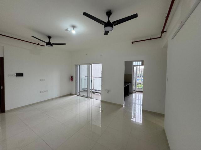 Resale | 2 BHK 1000 Sq.Ft. Apartment in Runwal The Central Park