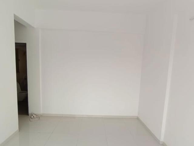 Resale | 2 BHK 1000 Sq.Ft. Apartment in Runwal The Central Park