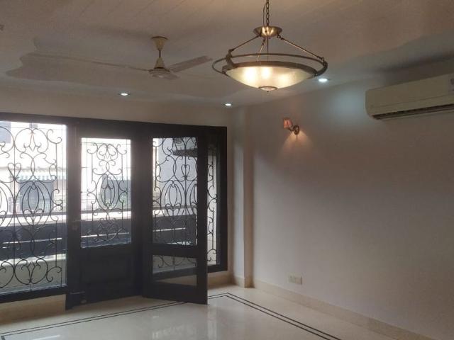 Resale | 2 BHK 100 Sq.Yd. Apartment in Lajpat Nagar I