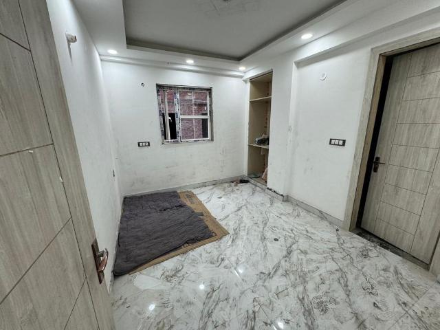 Resale | 2 BHK 1010 Sq.Ft. Apartment in Yashika 104