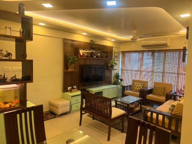 Resale | 2 BHK 1015 Sq.Ft. Apartment in Rustomjee Urbania Astraea