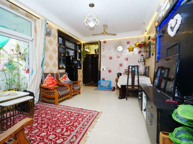 Resale | 2 BHK 1035 Sq.Ft. Apartment in Amrapali Silicon City