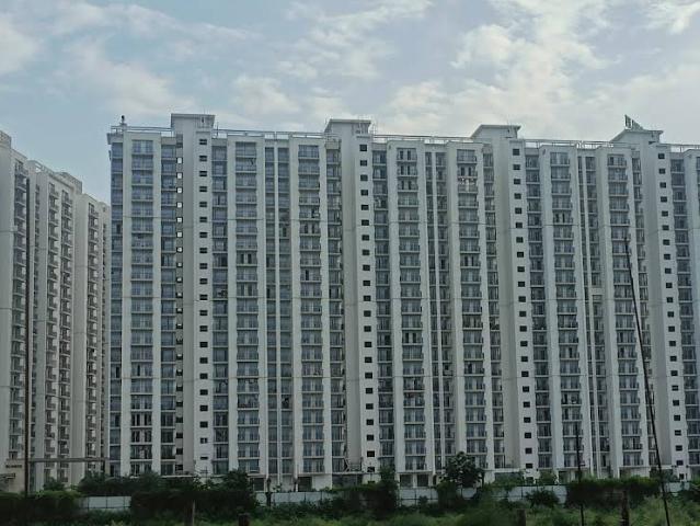 Resale | 2 BHK 1155 Sq.Ft. Apartment in Eldeco Live By The Greens