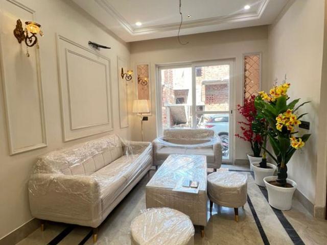 Resale | 2 BHK 115 Sq.Yd. Apartment in Sector 115