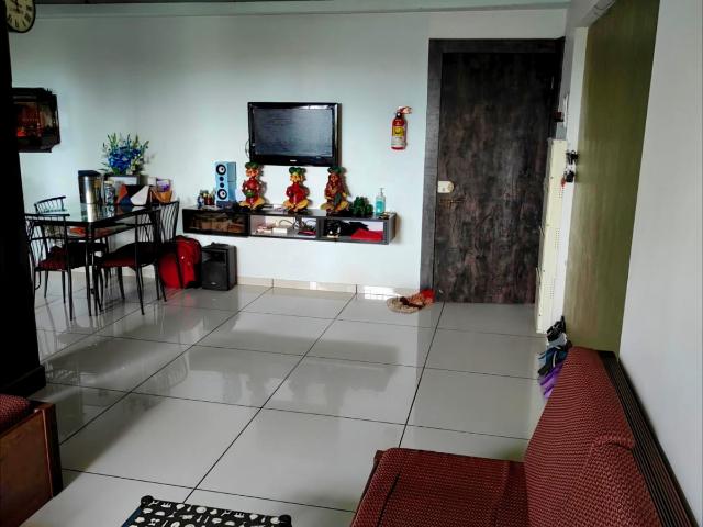 Resale | 2 BHK 1165 Sq.Ft. Apartment in Shree Complex Borivali