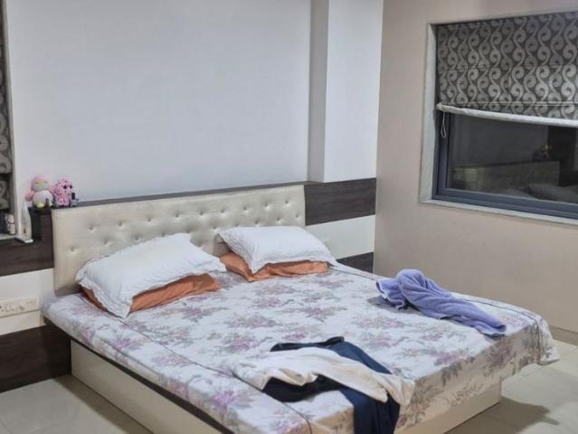 Resale | 2 BHK 1175 Sq.Ft. Apartment in Lunkad Goldcoast
