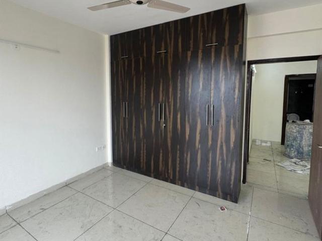 Resale | 2 BHK 1180 Sq.Ft. Apartment in Omaxe Heights